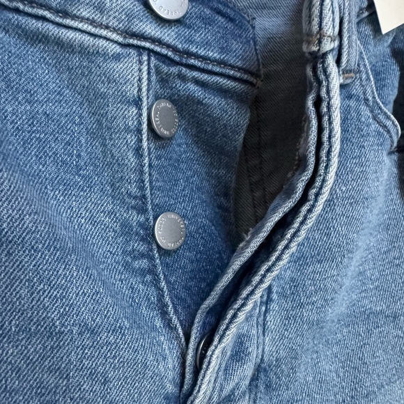 Universal Thread Women's Mid Rise 80’s slim leg, button fly light wash - Picture 8 of 9